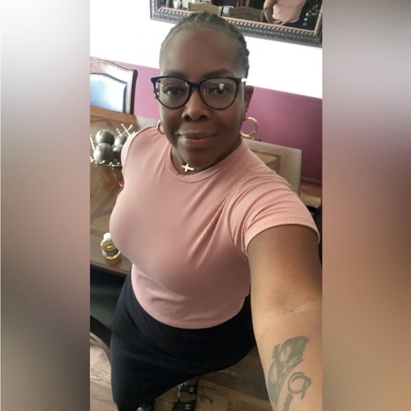 Meet your Posher Alicia - Picture 4 of 13